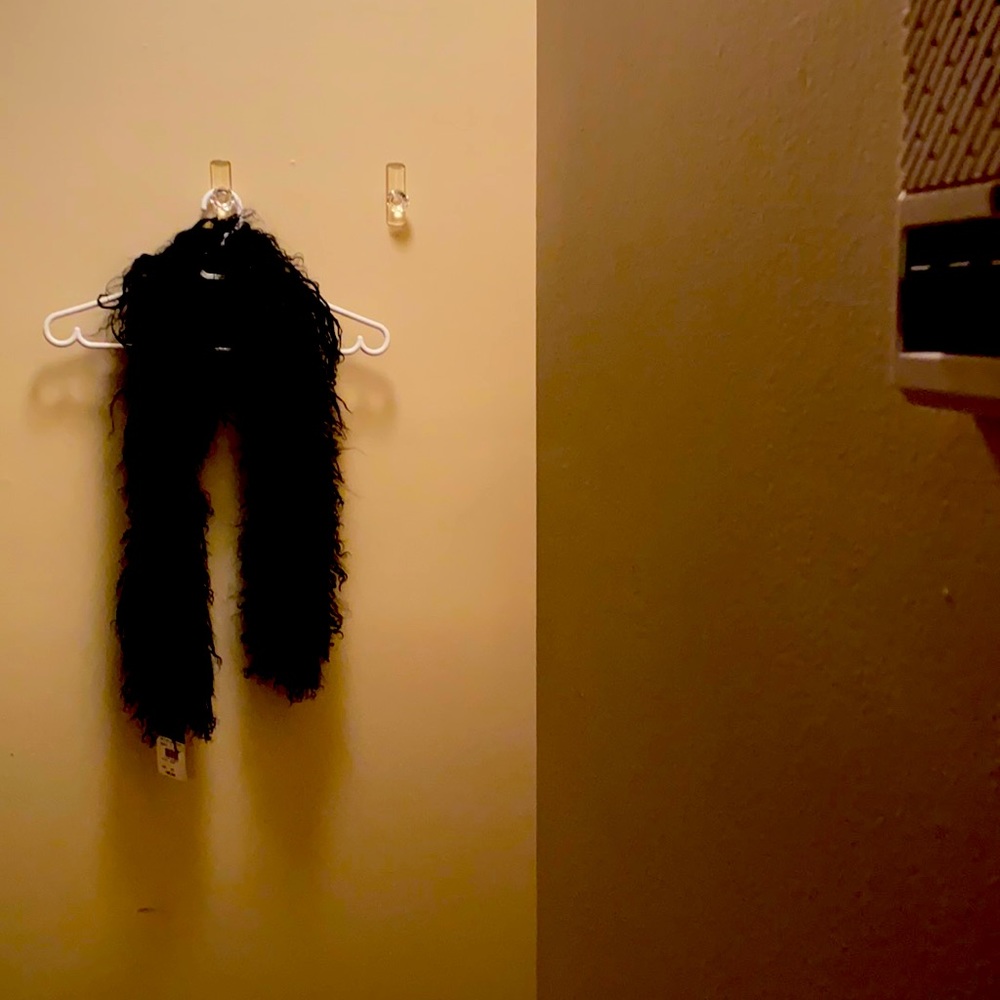 I am selling a scarf.